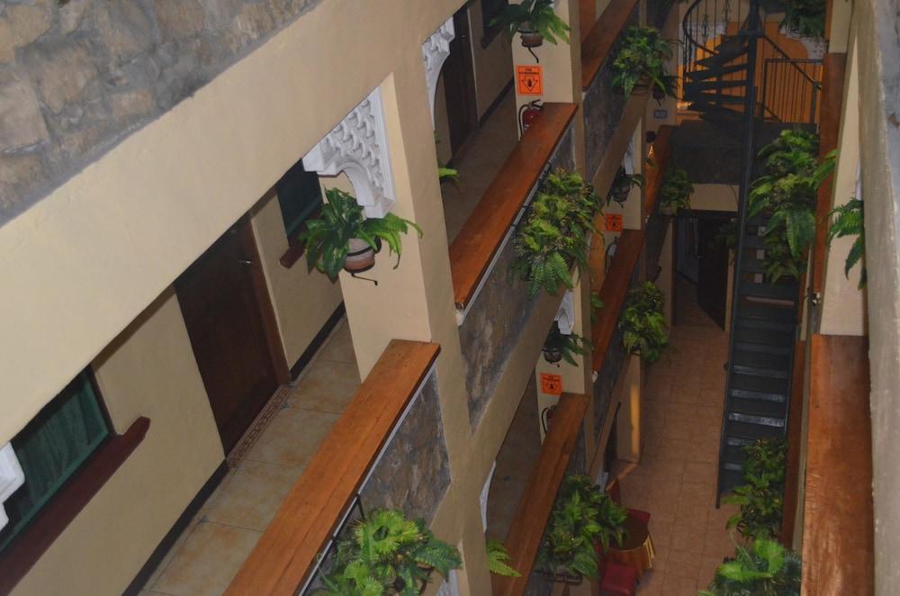 Saint Illian'S Inn Makati San Pedro Makati Eksteriør billede